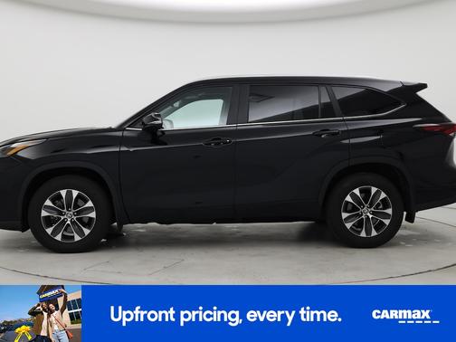 Black 2026 Toyota Highlander XLE