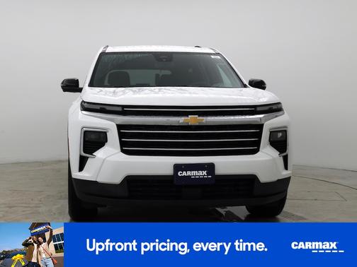 White 2025 Chevrolet Traverse LT