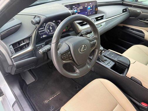 2021 Lexus ES 300h Base