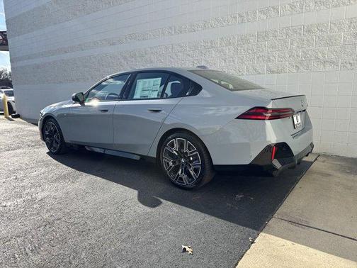 2025 BMW 530 i