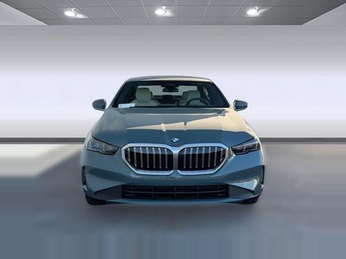 Cape York Green Metallic 2026 BMW 530 530i