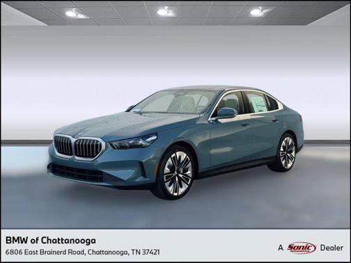 Cape York Green Metallic 2026 BMW 530 530i