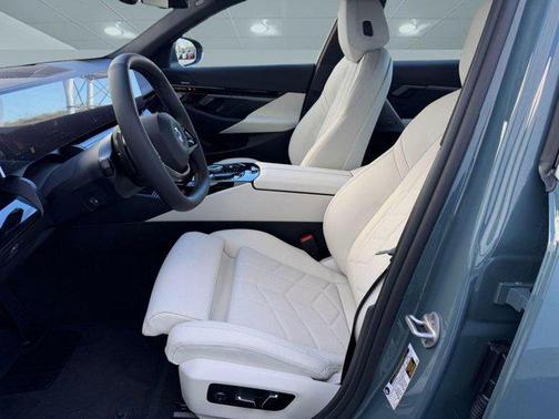 Cape York Green Metallic 2026 BMW 530 530i