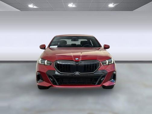 Vegas Red Metallic 2026 BMW 530 530i