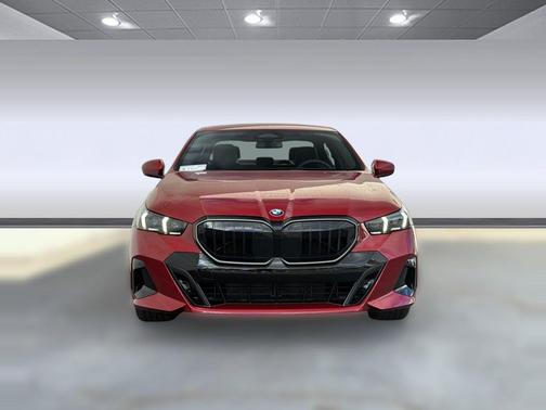 Vegas Red Metallic 2026 BMW 530 530i