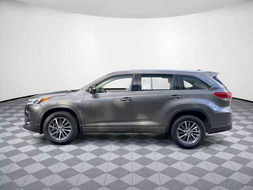 Predawn Gray Mica 2017 Toyota Highlander XLE