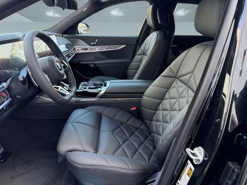 Black Sapphire Metallic 2026 BMW 740 740i