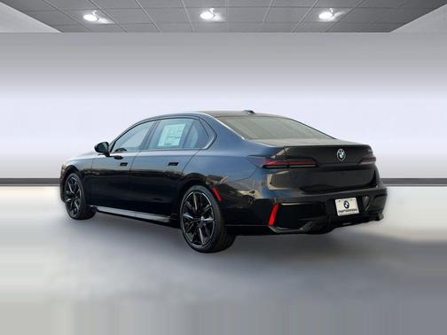 Black Sapphire Metallic 2026 BMW 740 740i