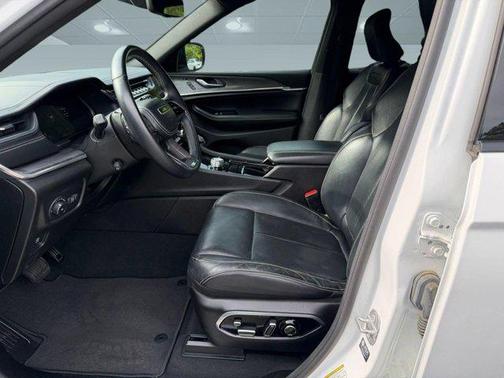 Bright White Clearcoat 2022 Jeep Grand Cherokee L Overland