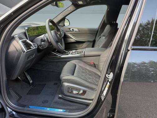 Black Sapphire Metallic 2027 BMW X7 xDrive40i