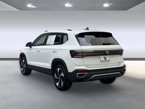 Pure White 2025 Volkswagen Taos 1.5T SE