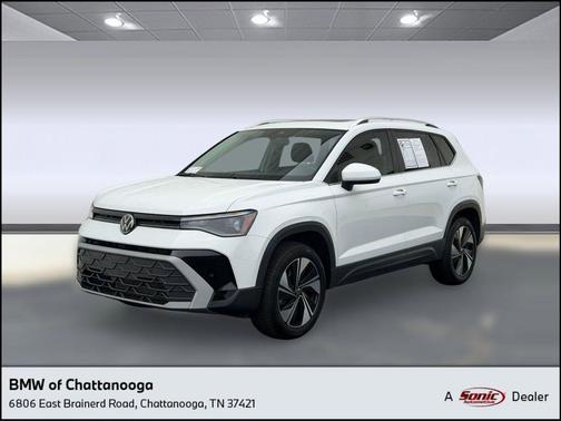 Pure White 2025 Volkswagen Taos 1.5T SE