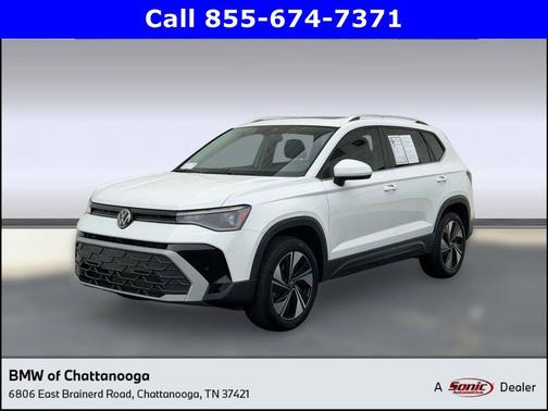 Pure White 2025 Volkswagen Taos 1.5T SE
