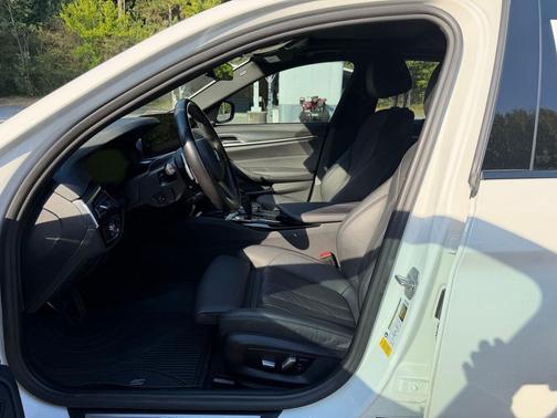 Alpine White 2021 BMW 540 540i