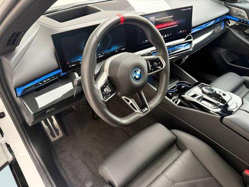 2025 BMW i5 M60