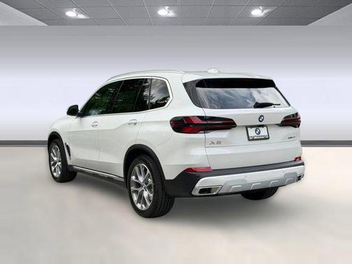 Carbon Black Metallic 2026 BMW X5 xDrive40i