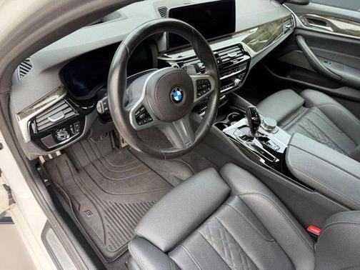 Alpine White 2023 BMW 540 i
