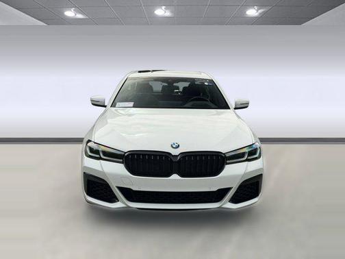 Alpine White 2023 BMW 540 i