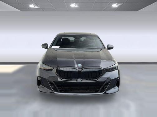 Dark Graphite Metallic 2027 BMW 530 i xDrive