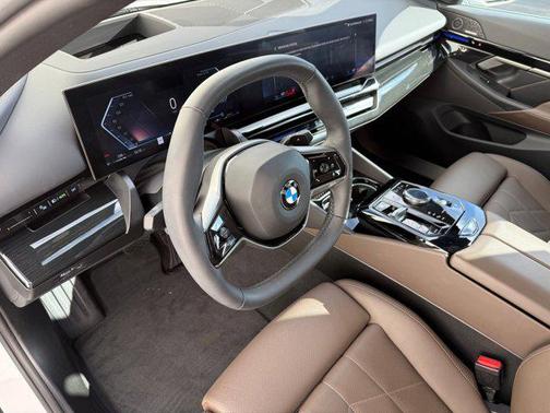 2025 BMW 530 530i