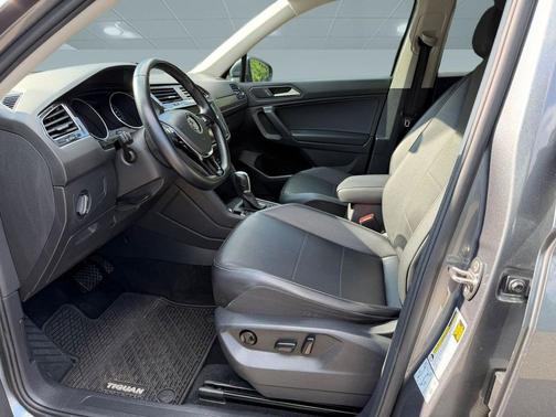 Platinum Gray Metallic 2019 Volkswagen Tiguan 2.0T SE 4MOTION