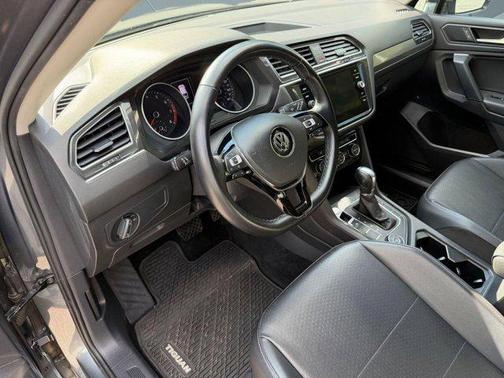 Platinum Gray Metallic 2019 Volkswagen Tiguan 2.0T SE 4MOTION
