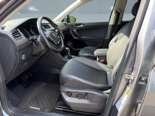 Platinum Gray Metallic 2019 Volkswagen Tiguan 2.0T SE 4MOTION