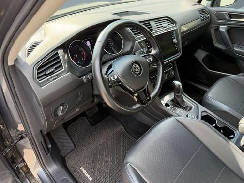 Platinum Gray Metallic 2019 Volkswagen Tiguan 2.0T SE 4MOTION