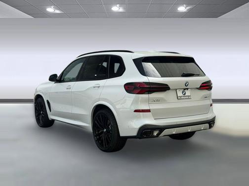 Mineral White Metallic 2026 BMW X5 xDrive40i