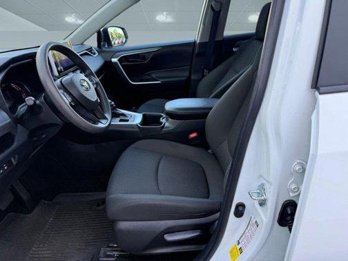 Ice Cap 2024 Toyota RAV4 LE