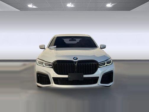 2022 BMW 740 i