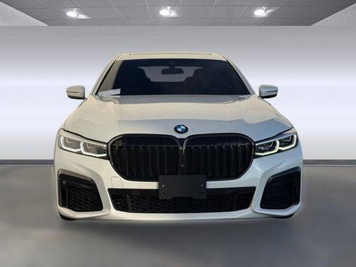 2022 BMW 740 i