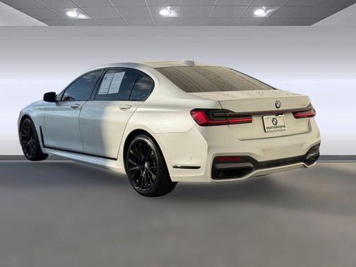 2022 BMW 740 i