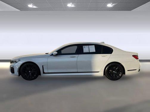 2022 BMW 740 i