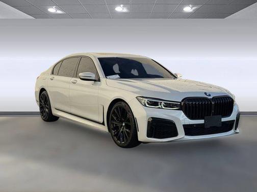 2022 BMW 740 i