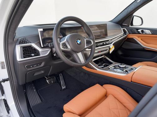 Brooklyn Grey Metallic 2027 BMW X7 xDrive40i