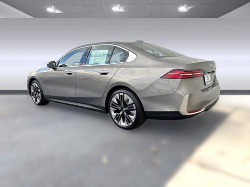 2025 BMW 530 i