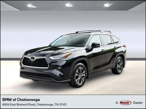 Midnight Black Metallic 2021 Toyota Highlander XLE