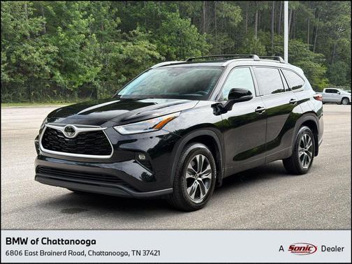 Midnight Black Metallic 2021 Toyota Highlander XLE