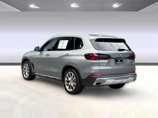 Skyscraper Grey Metallic 2024 BMW X5 sDrive40i
