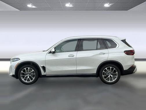 Mineral White Metallic 2026 BMW X5 xDrive40i