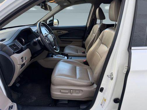 White Diamond Pearl 2018 Honda Pilot Touring
