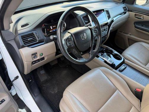 White Diamond Pearl 2018 Honda Pilot Touring