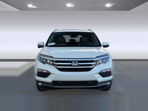 White Diamond Pearl 2018 Honda Pilot Touring