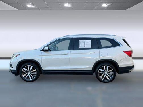 White Diamond Pearl 2018 Honda Pilot Touring
