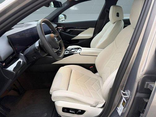 Brown 2025 BMW 530 530i