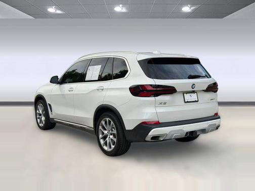 Mineral White Metallic 2024 BMW X5 xDrive40i