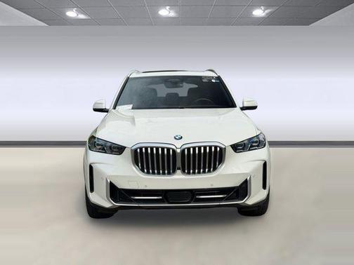 Mineral White Metallic 2024 BMW X5 xDrive40i