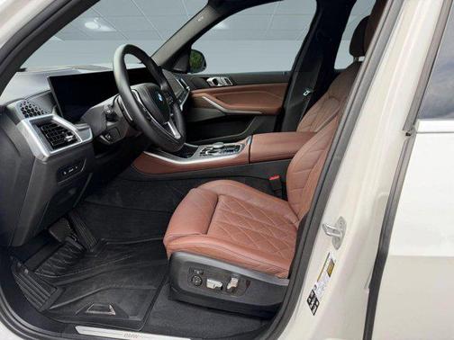 Mineral White Metallic 2024 BMW X5 xDrive40i