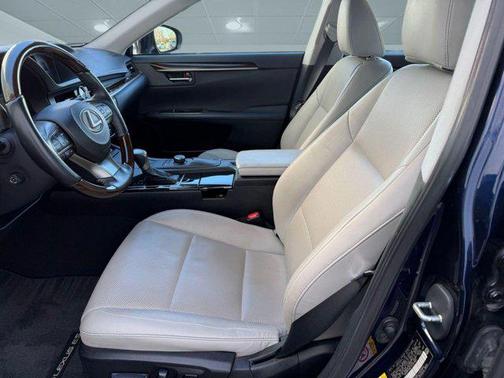 2017 Lexus ES 350 Base